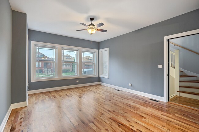 Building Photo - 1249 N Mason Ave