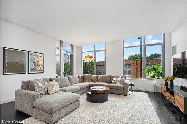 Foto del edificio - 540 W Webster Ave