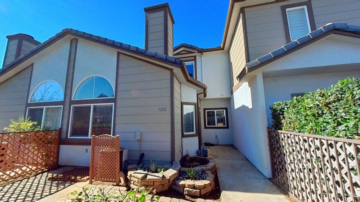 Primary Photo - 3 Bedroom, 2.5 Bath Townhome Located in Or...