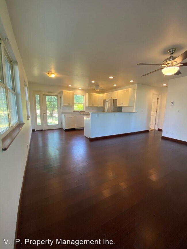 Building Photo - 2 br, 1 bath House - 16898 SE Tristin Ln.