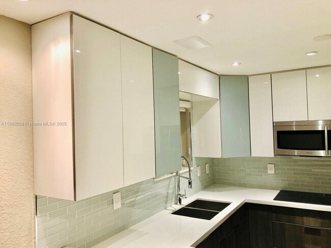 Foto del edificio - 10704 NW 88th Ave