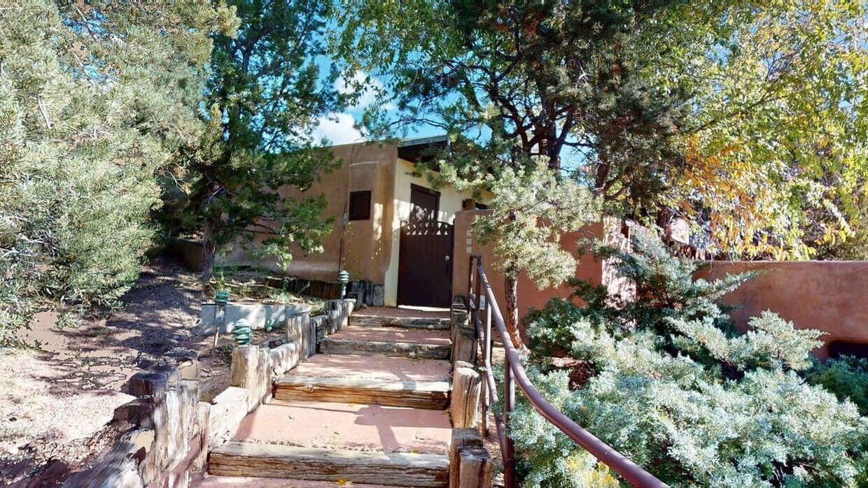 Foto principal - 948 Los Lovatos Rd