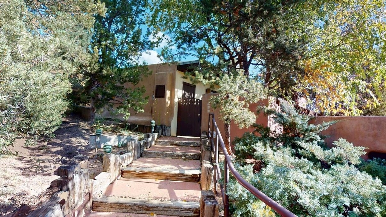 Primary Photo - 948 Los Lovatos Rd