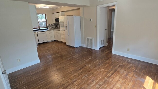Building Photo - Hampton Hills subdivision. Close to Ft. Ja...