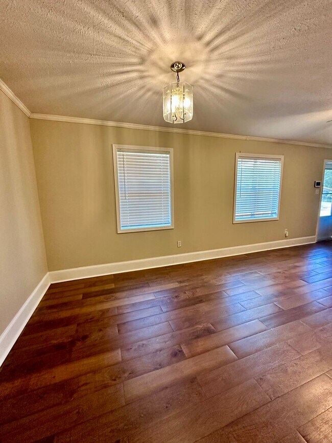 Building Photo - Cute 3 Bedroom Home In South Jackson