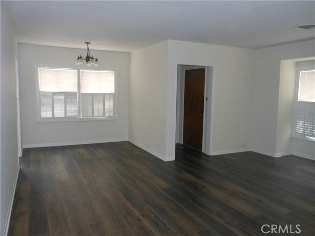 Foto del edificio - 8340 Chase Ave