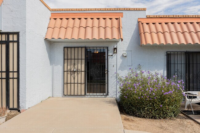 Building Photo - 6822 N 35th Ave
