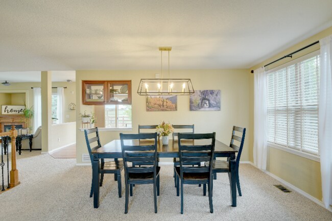 Foto del edificio - 8677 Roaring Fork Dr