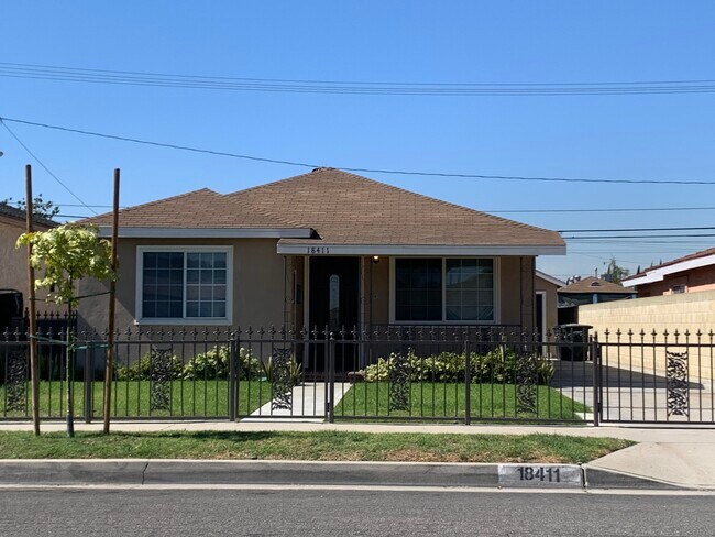 Foto del edificio - 18411 Elaine Ave