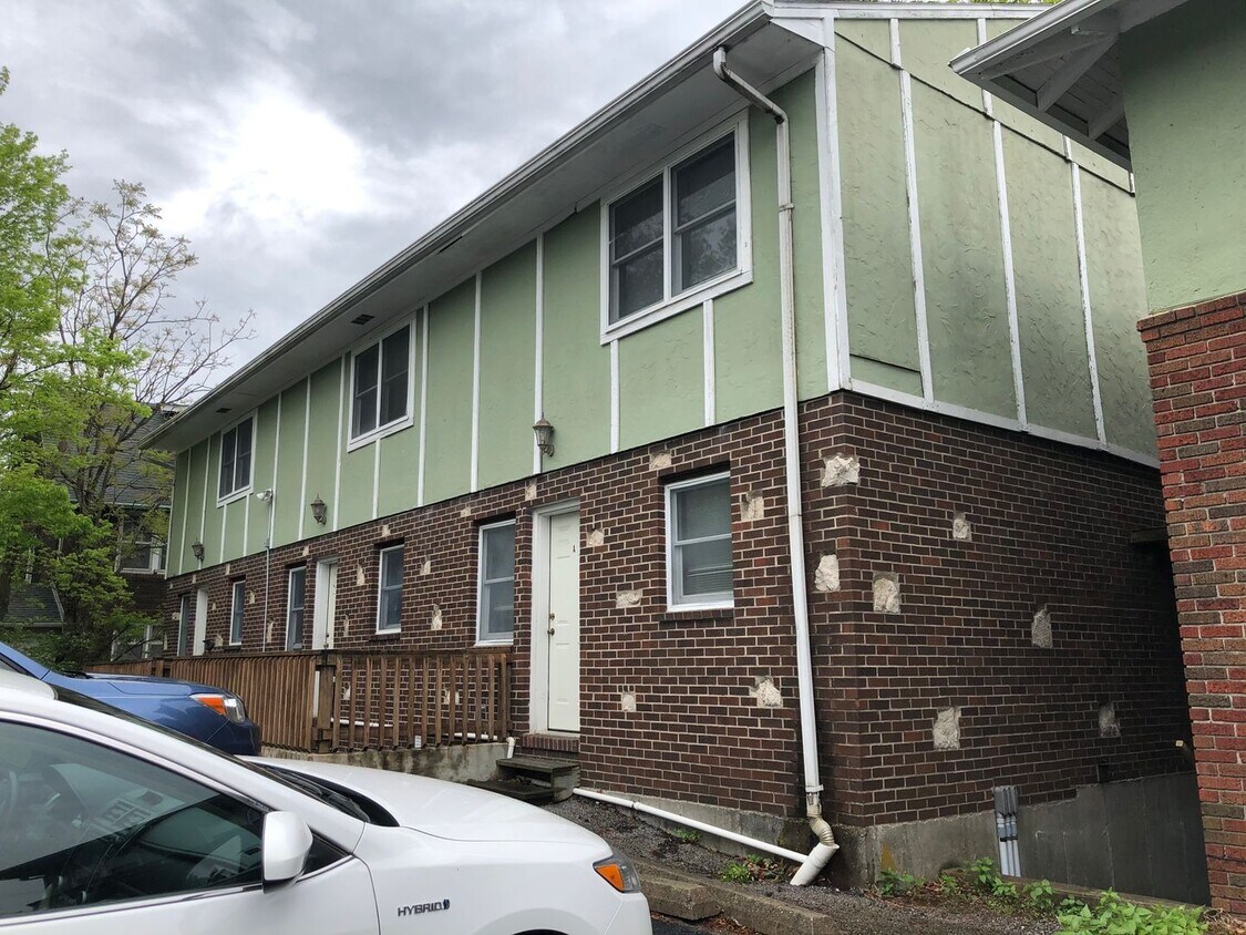 Primary Photo - 3 Bedroom Townhome on Quite side of East C...