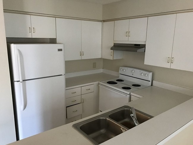 Building Photo - 2 BED 2 FULL BATH CONDO - SEC8 OK