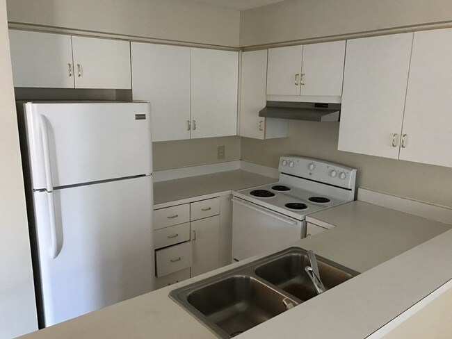 Foto del edificio - 2 BED 2 FULL BATH CONDO - SEC8 OK