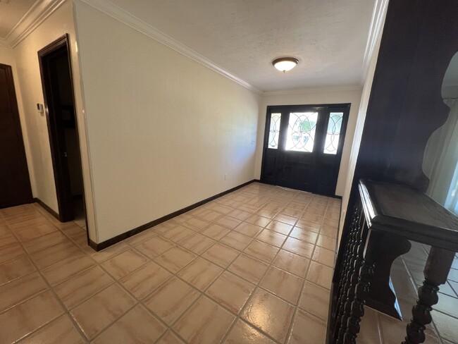 Foto del edificio - Updated 3-Bedroom Home with Spacious Yard ...