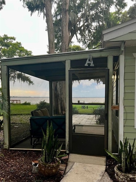 Building Photo - 195 Mae St