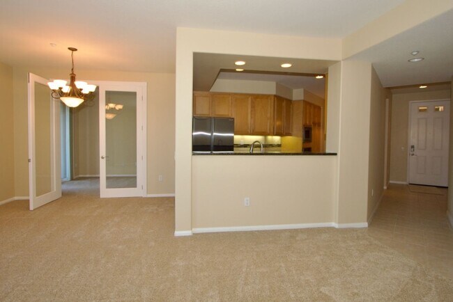 Foto del edificio - Carlsbad Condo West of 5 Freeway with Lagoon Views - Available June 1st!