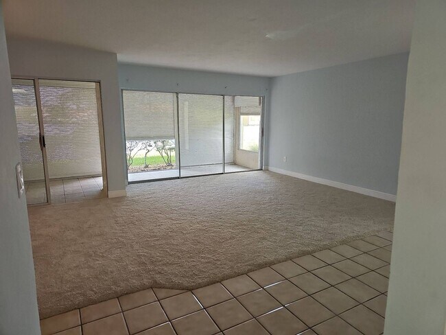 Building Photo - First Floor End Unit  2/2 Waterfront Condo...
