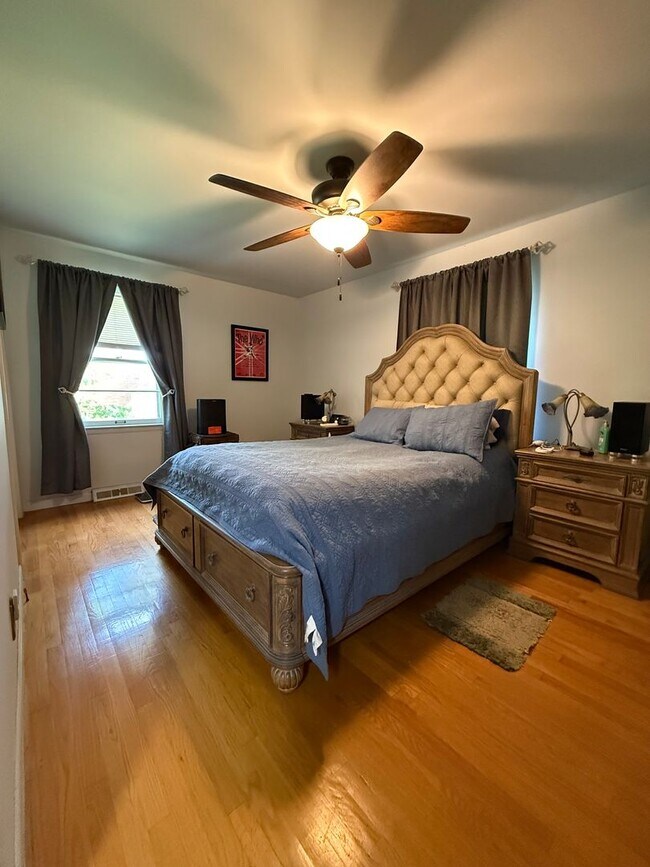 Foto del edificio - 3 bedrooms- 1.5 bath home