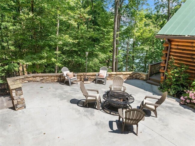 Foto del edificio - 5281 Laurel Ln