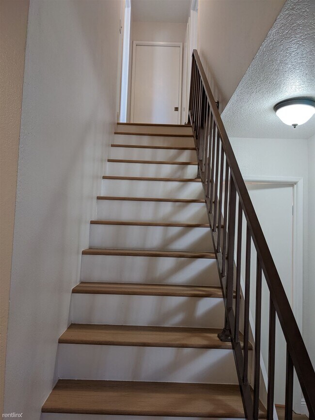 Building Photo - 2 br, 2.5 bath Townhome - 1186 Strawberry ...