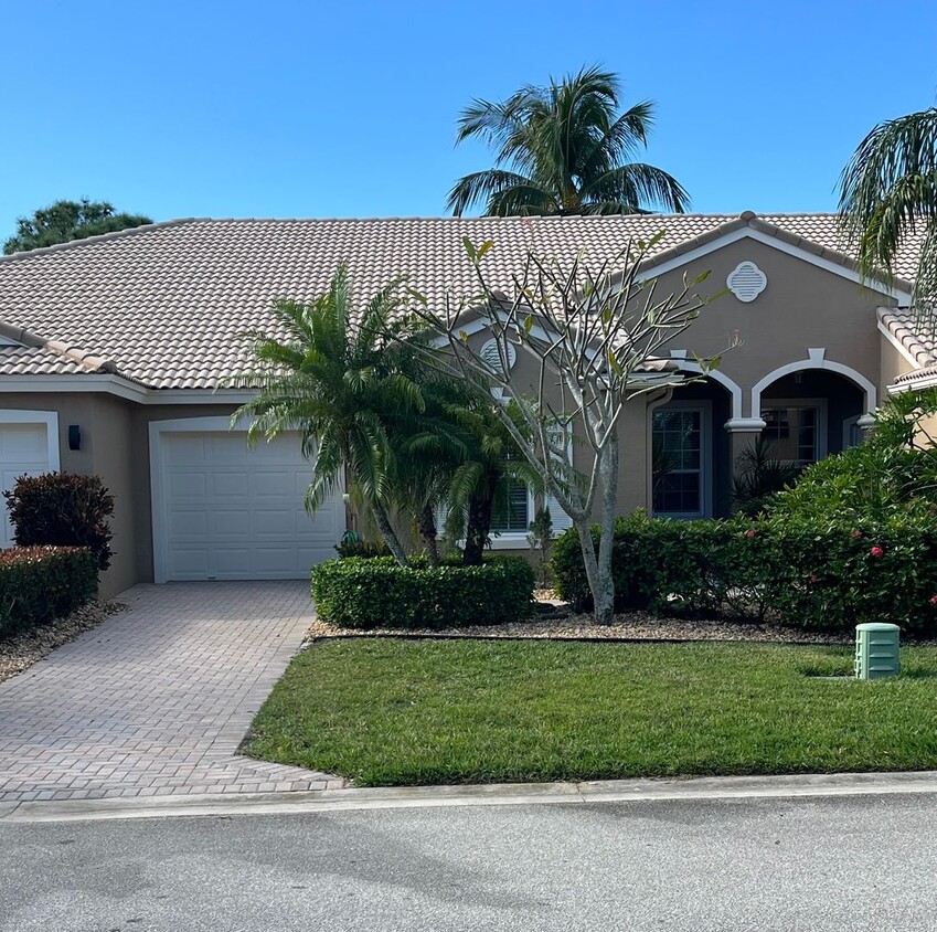 Primary Photo - 2/2/1 Villa in Jensen Beach Country Club!