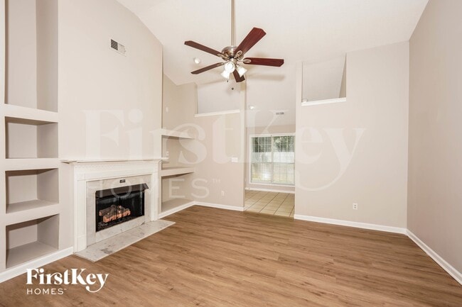 Building Photo - 200 Summer Hill Dr