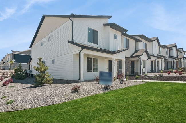 Townhome Entry | Little Valley Luxury Townhomes - Little Valley Townhomes