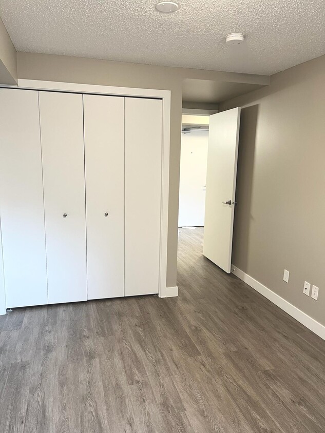 Photo du bâtiment - Hi-Level Affordable