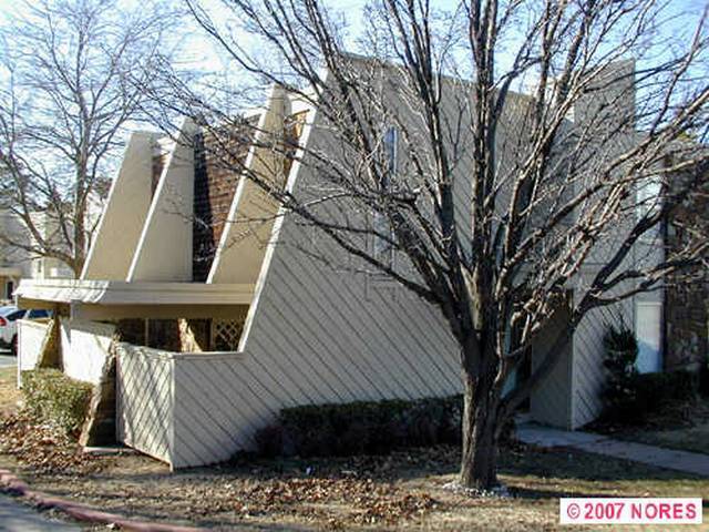 8 TOWNHOME units in this quiet back side - 7351 S Yale Ave