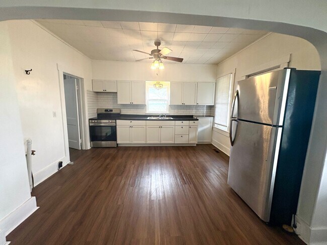 Foto del edificio - 595 N Washington St