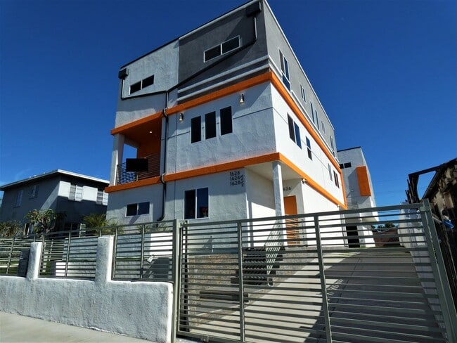 Building Photo - 1628 S La Brea Ave