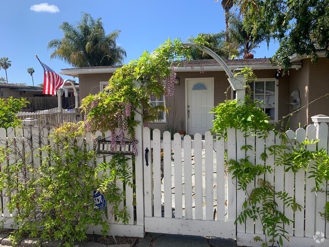Building Photo - 4644 Isleta Ave