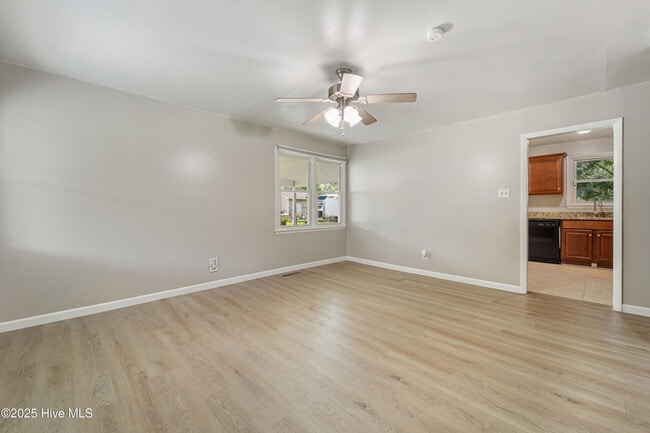 Building Photo - 513 Jarman St