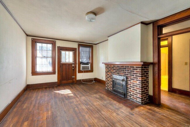 Foto del edificio - 25 W Charlotte Ave