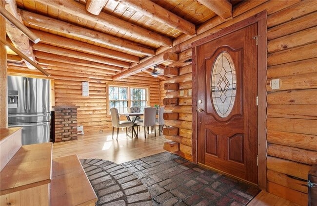 Foto del edificio - 15921 Wildwood Dr