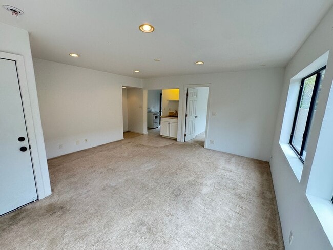 Building Photo - Spacious 1-Bedroom in the Heart of Wahiawa