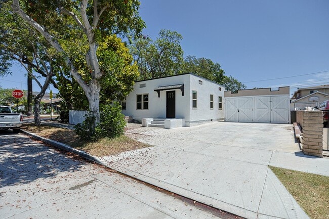 Photo - 401-403 S Garnsey St (Santa Ana, CA) Apartment