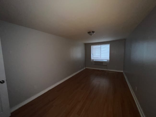 Building Photo - 385 Putnam Ave