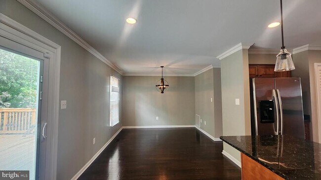 Building Photo - 5994 Norham Dr