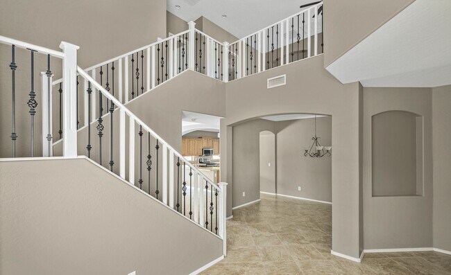 Building Photo - 4129 E Clubview Dr