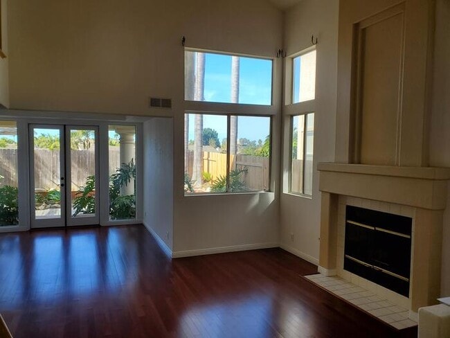 Building Photo - Beautiful Home with Private Yard