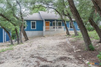 Building Photo - 1015 Twin Deer Ln