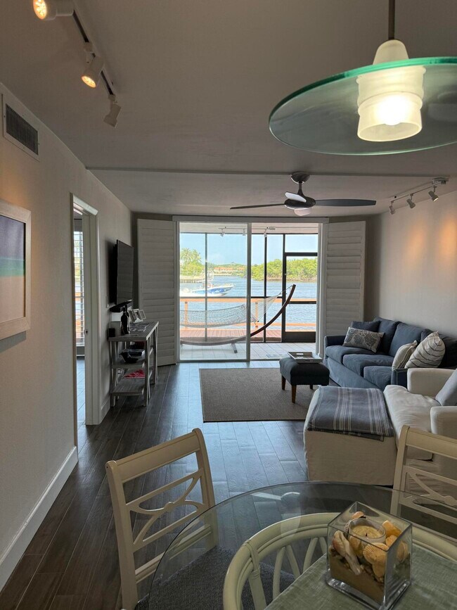 Foto del edificio - 710 NE 7th St