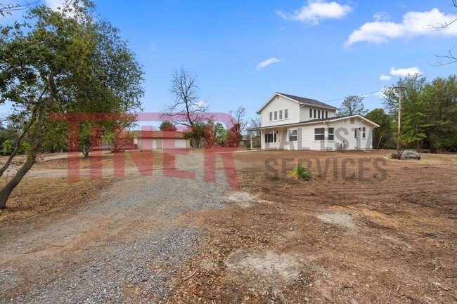 Building Photo - Charming Loomis home on 1/2 acre - Pet fri...