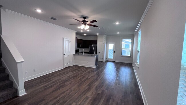Building Photo - Modern 3-Bedroom Townhome in Gated Community – Prime Location!