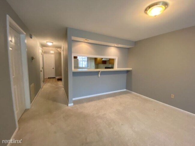 Foto del edificio - 839 Long Hill Rd
