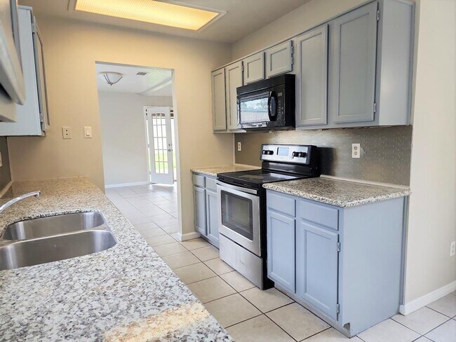 Building Photo - 16747 Starboard View Dr