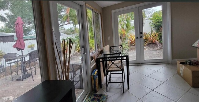 Foto del edificio - 2 br, 1 bath House - 3660 NE 8th Ave # North
