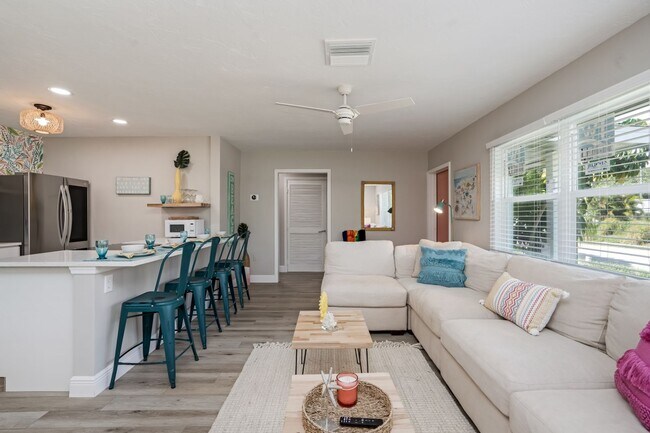 Foto del edificio - Monthly  FUN Furnished Bradenton, FL Rental VACA or Short term