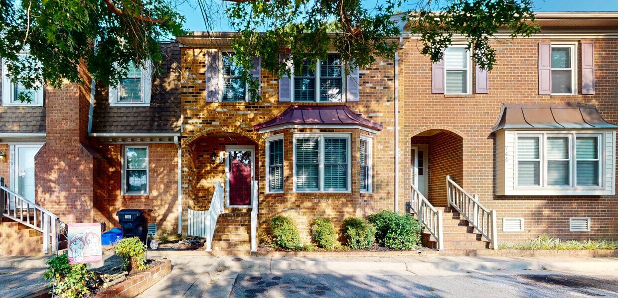Foto principal - 742 Lord Dunmore Dr