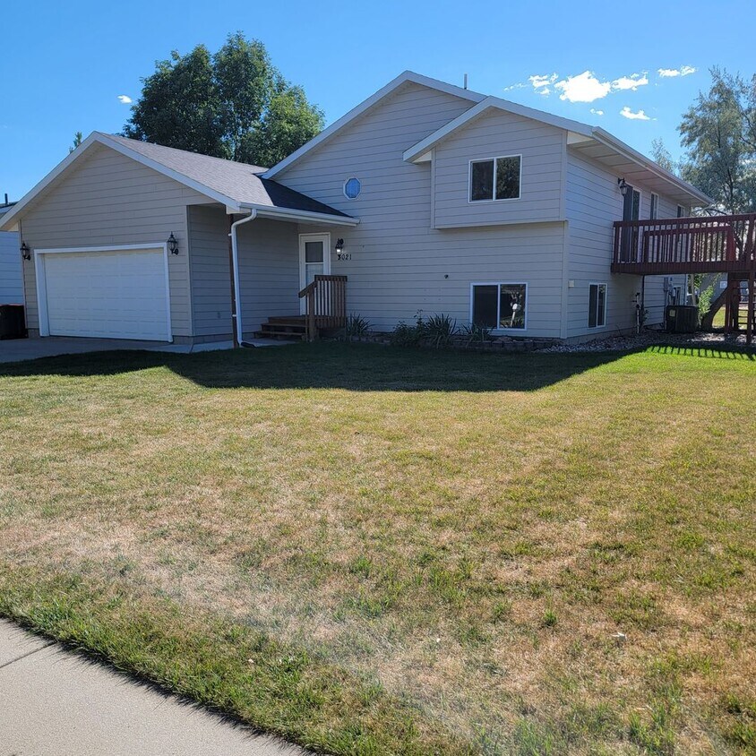 Foto principal - 3 BED | 2 BATH | SPLIT-FOYER HOME | RAPID ...